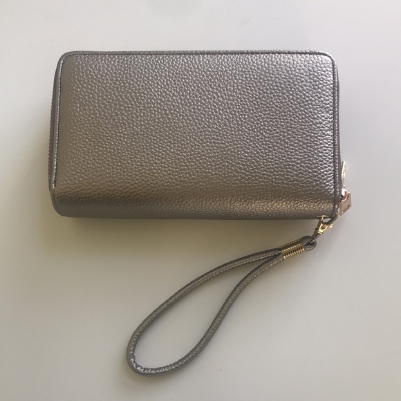 Studded Wristlet in bronze. - Picture 5 of 5